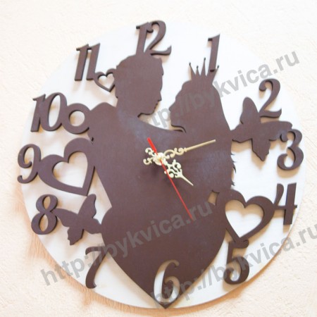 Часы деревянные настенные "Влюбленная пара"