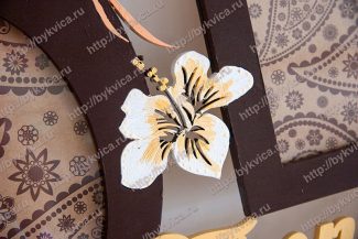 Рамка деревянная со словами любовь и цветами