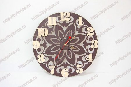 Часы из дерева с узорами