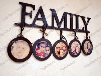 Рамка Family из дерева с подвесами.
