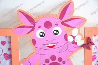 Рамка настольная из дерева со сказочным персонажем