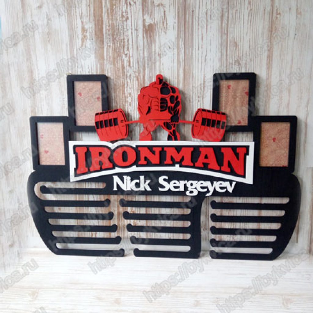 Медальница из дерева "IronMan"