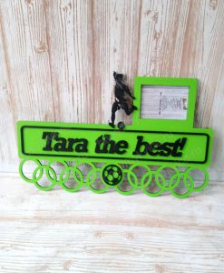 veshalka67 Медальница из дерева для футболиста