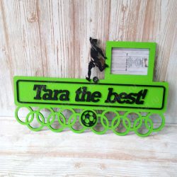 Медальница из дерева для футболиста